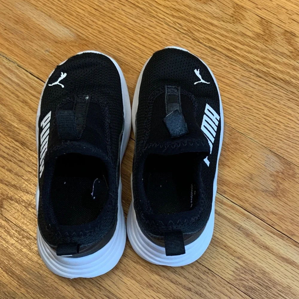 Lot Bundle Toddler Girl Sneakers Puma Nike size 9T